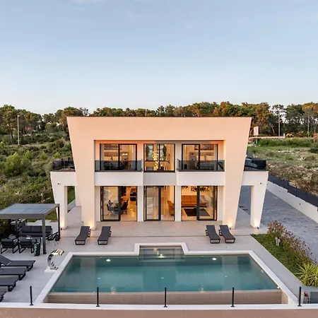 Odeona Zadarvillas *